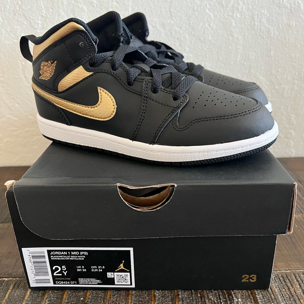 KIDS Nike Jordan 1 Mid PS Sneakers Black and Metallic Gold BRAND NEW